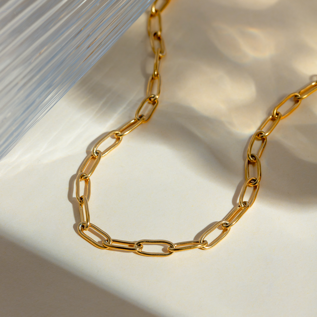 Detail zapínání a zpracování – ELENYS Classic Chain